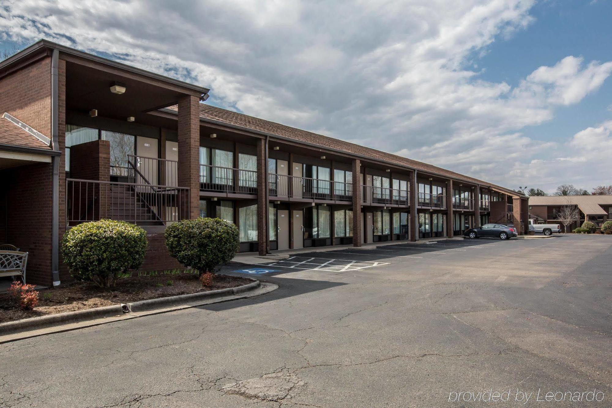 Quality Inn Mount Airy Mayberry Exterior photo